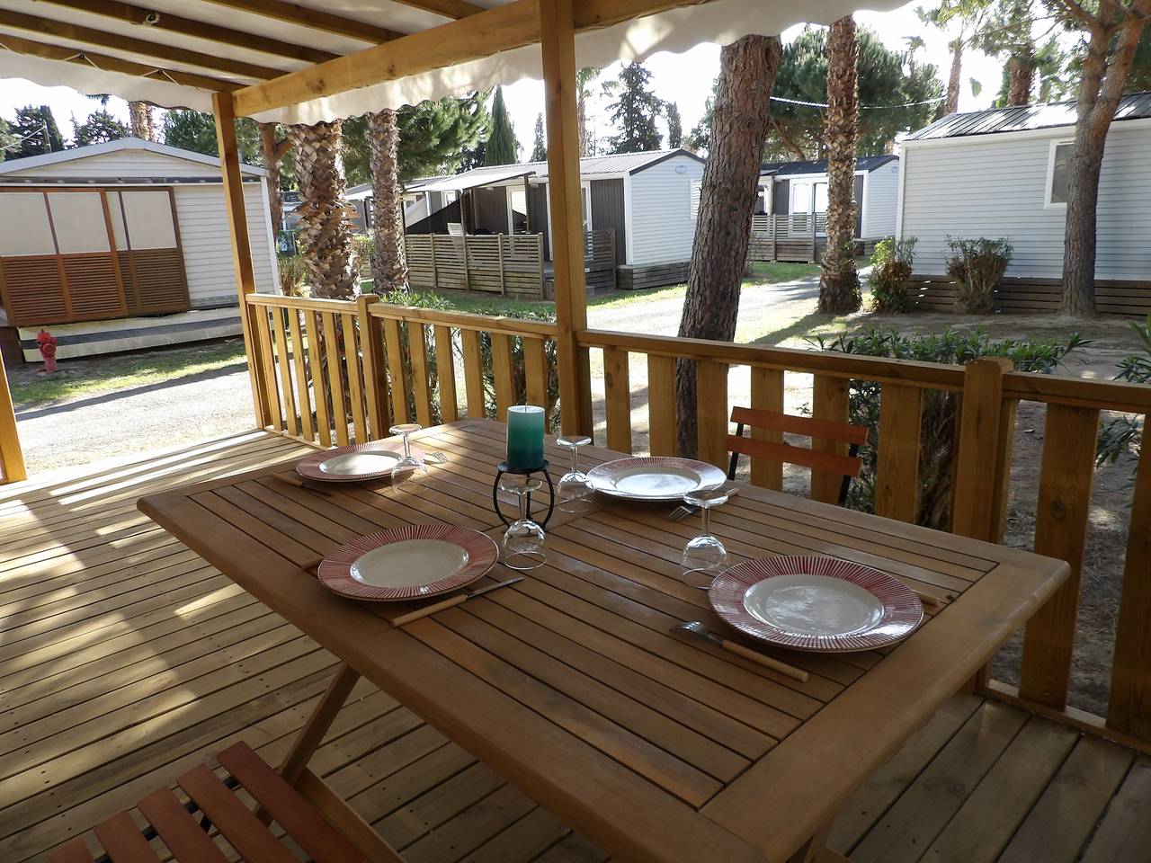 St Cyprien  Mobil home accueillant terrasse piscine Linge inclus in Saint-Cyprien, Côte méditerranéenne (France)
