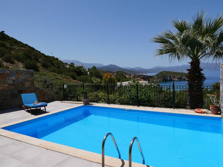 Holiday rental for 3 people, with garden and ocean view in Agios Nikolaos