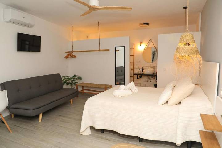 Casa de huéspuedes para 2 personas, con Terraza y Piscina en Barbate