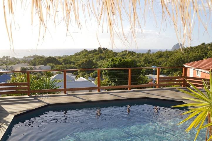 Location de vacances pour 14 personnes, avec terrasse ainsi que jardin et piscine en Martinique - 3