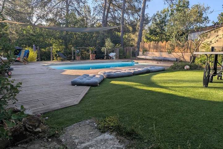 Location de vacances pour 6 personnes, avec Terrasse et Jardin à Peynier