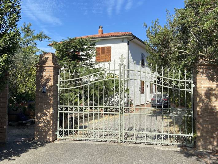 Ferienwohnung für 4 Personen, mit Balkon und Terrasse sowie Garten in Riparbella