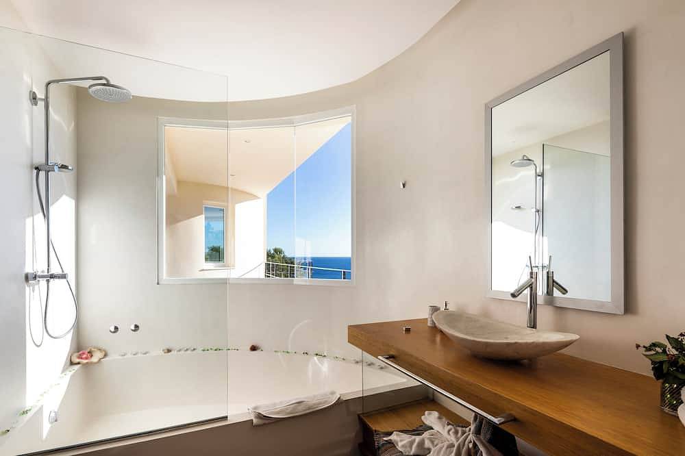 Villa with fantastic sea views in Roca Llisa, Santa Eulària des Riu