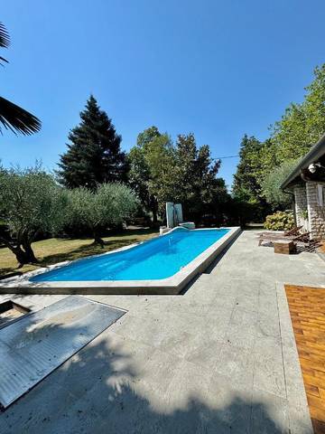 Gîte pour 4 personnes, avec piscine et sauna ainsi que jardin et vue, animaux acceptés à Vipava