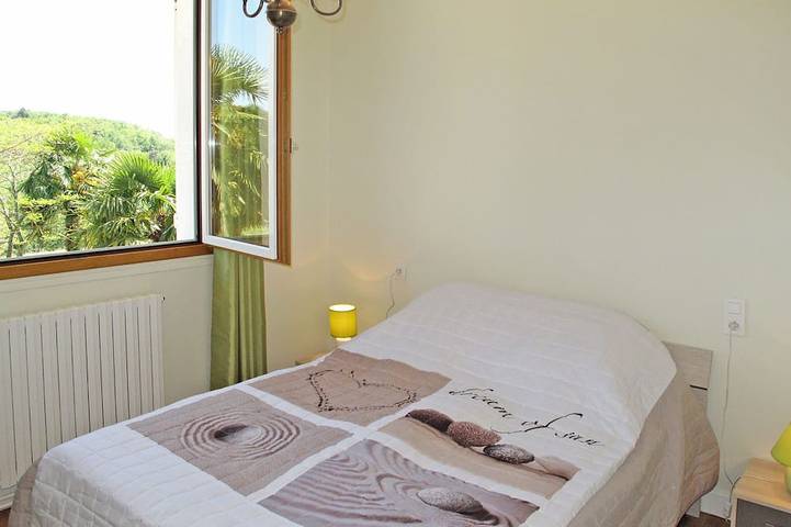 Location de vacances pour 6 personnes, avec jardin à Altillac - 4