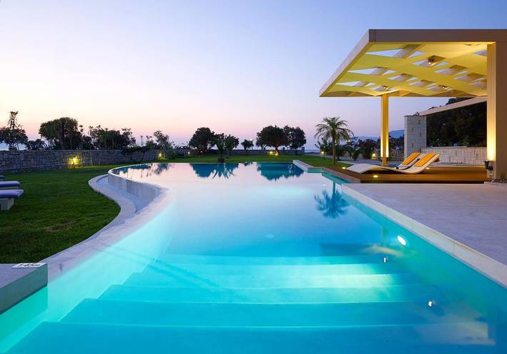 Ferienhaus für 8 Personen, mit Balkon und Whirlpool sowie Terrasse und Garten
