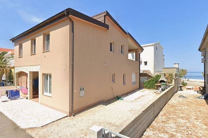 Ganze Wohnung, 2-Zimmer-Ferienwohnung mit Terrasse und Meerblick Vir A-25155-b in Vir