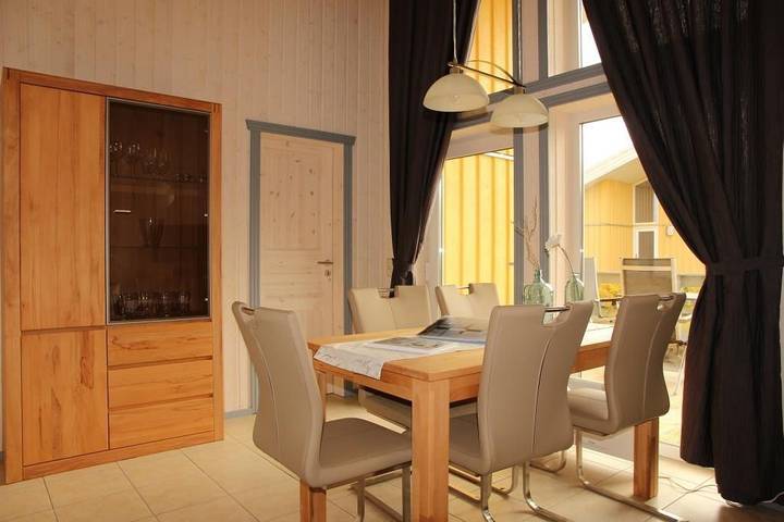 Ferienhaus für 4 Personen, mit Whirlpool und Terrasse sowie Garten und Sauna in Rechlin - 4