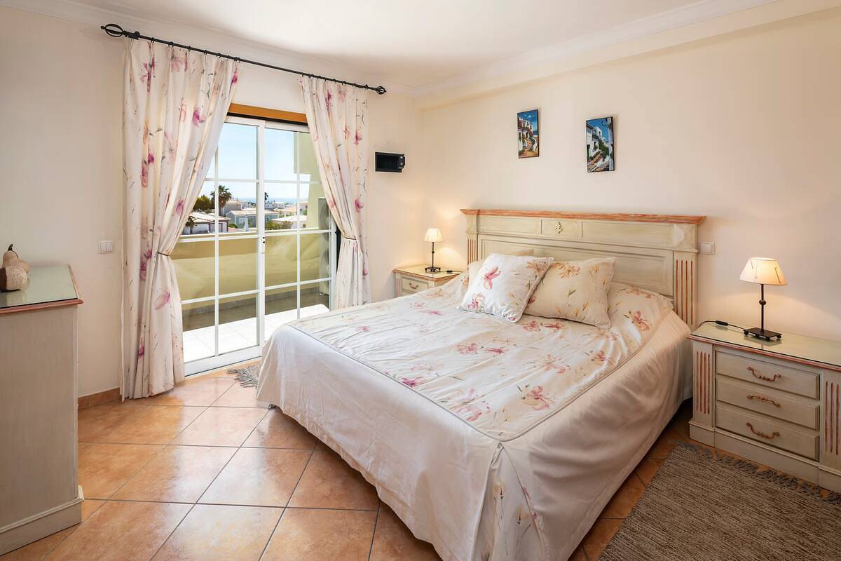 Entire vacation apartment, Lovely 2-Bed Apartment in Sao Rafael in Albufeira, Faro District