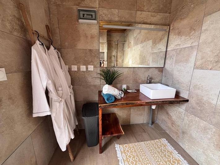 Tente pour 2 personnes, avec terrasse ainsi que jardin et vue sur l' Île de la Réunion - 4