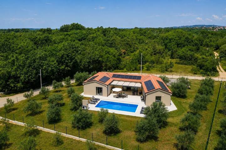 Villa für 6 Personen in Kaštel (Plovanija)
