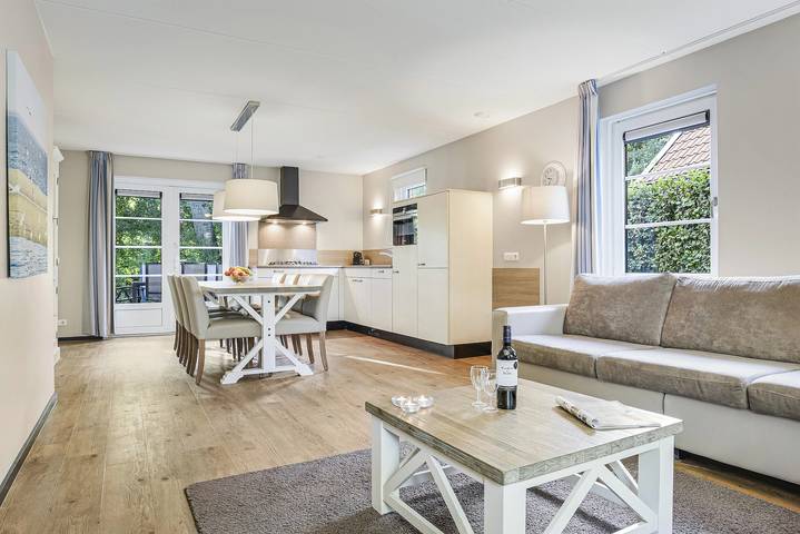 Bungalow für 8 Personen, mit Terrasse und Balkon/Terrasse in Burgh-Haamstede