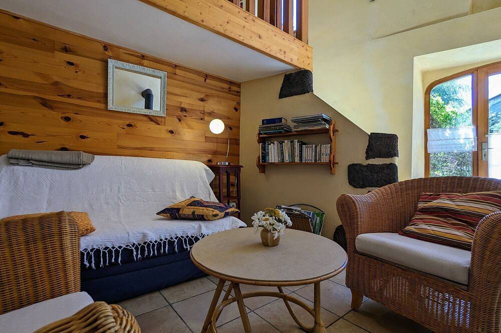 Maison restaurée proche nature avec terrasse et poêle à bois, près du Puy-en-Velay in Le Brignon, Haute-Loire