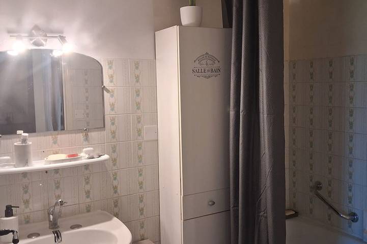 Ganze Wohnung, Apartment for 2 to 6 people max on the first floor of a single-family home with a garden at Julie's in Millau, Parc naturel régional des Grands Causses