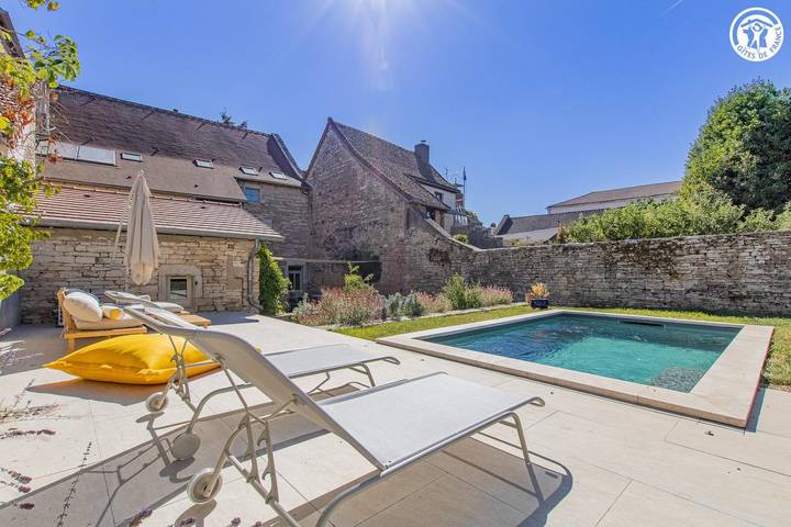 Maison de vacances pour 4 personnes, avec Terrasse ainsi que Jardin et Piscine à Givry