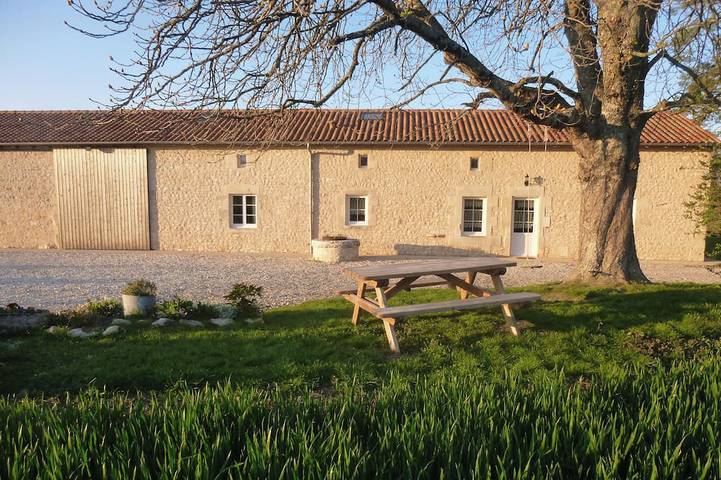 Gîte pour 15 personnes, avec terrasse et jardin, animaux acceptés dans Fleix