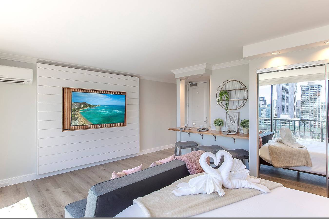 Ganze Wohnung, Partial Ocean View King Studio w/ Kitchen/Ac/Pool in Waikiki Beach, Honolulu