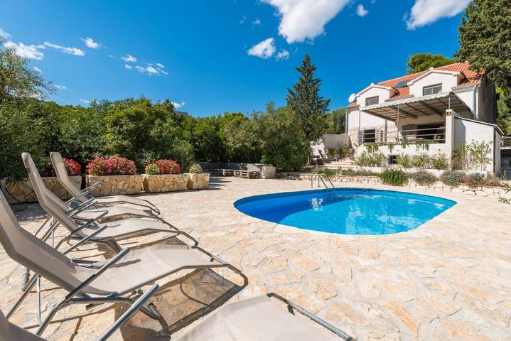 Villa pour 10 personnes, avec terrasse et jardin, animaux acceptés à Bol