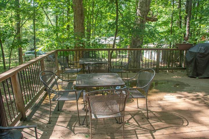Vacation house for 10 people, with hot tub and balcony, with pets in Deep Creek Lake