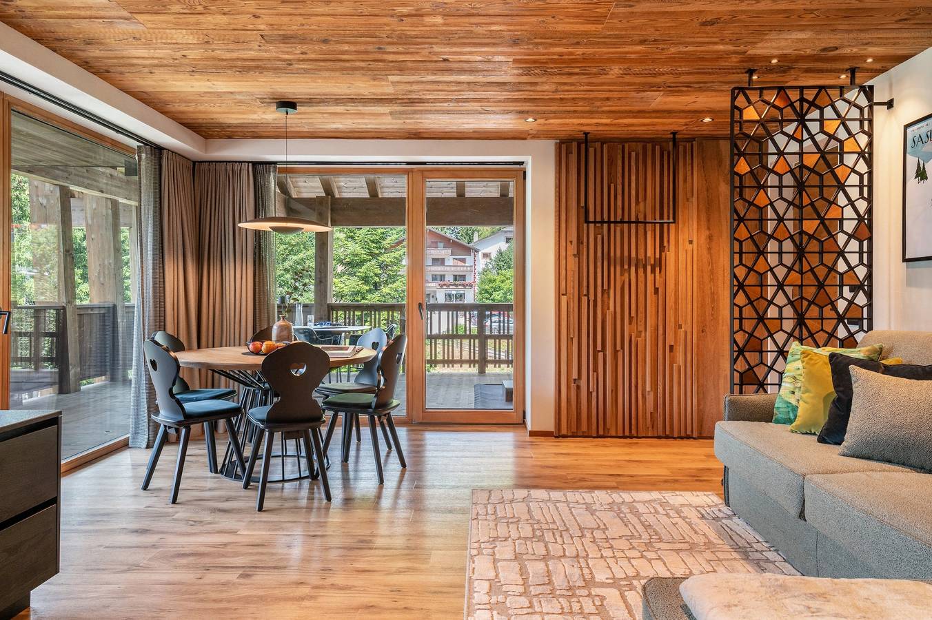 Ganze Wohnung, Villa Sofia Ferienwohnung 'I' mit Bergblick, privater Terrasse und Wlan in Plan da Tieja, Wolkenstein