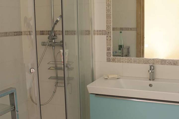 Gîte pour 3 personnes, avec piscine et jardin à Le Rouret - 3