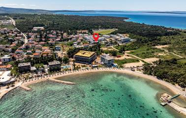 Ferienhaus für 8 Personen, mit Terrasse und Pool in Novalja