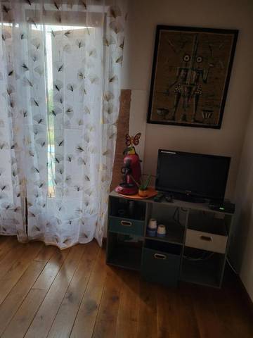 Chambre d’hôte pour 2 personnes, avec piscine ainsi que vue et terrasse en Haute-Loire