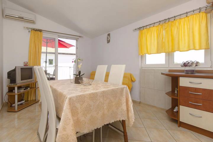 Ferienwohnung für 4 Personen, mit Terrasse in Primosten