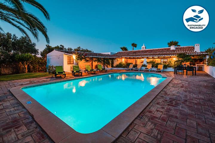 Villa voor 10 personen, met tuin en balkon in Guia