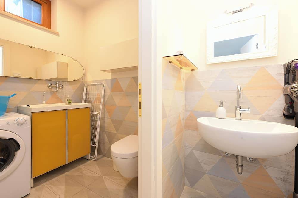 Maison Sabina Mit Wunderbarem Seeblick, Whirlpool Und Privatem Garten in Brenzone, Gardasee-Berge