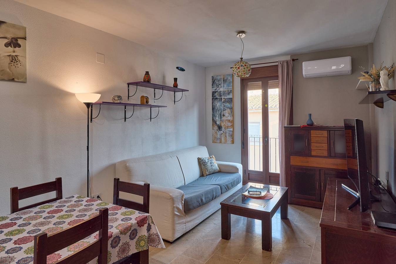 Apartamento entero, Apartamento 'Huerto' con terraza privada, Wi-Fi y aire acondicionado in Lucena, Sierras Subbéticas