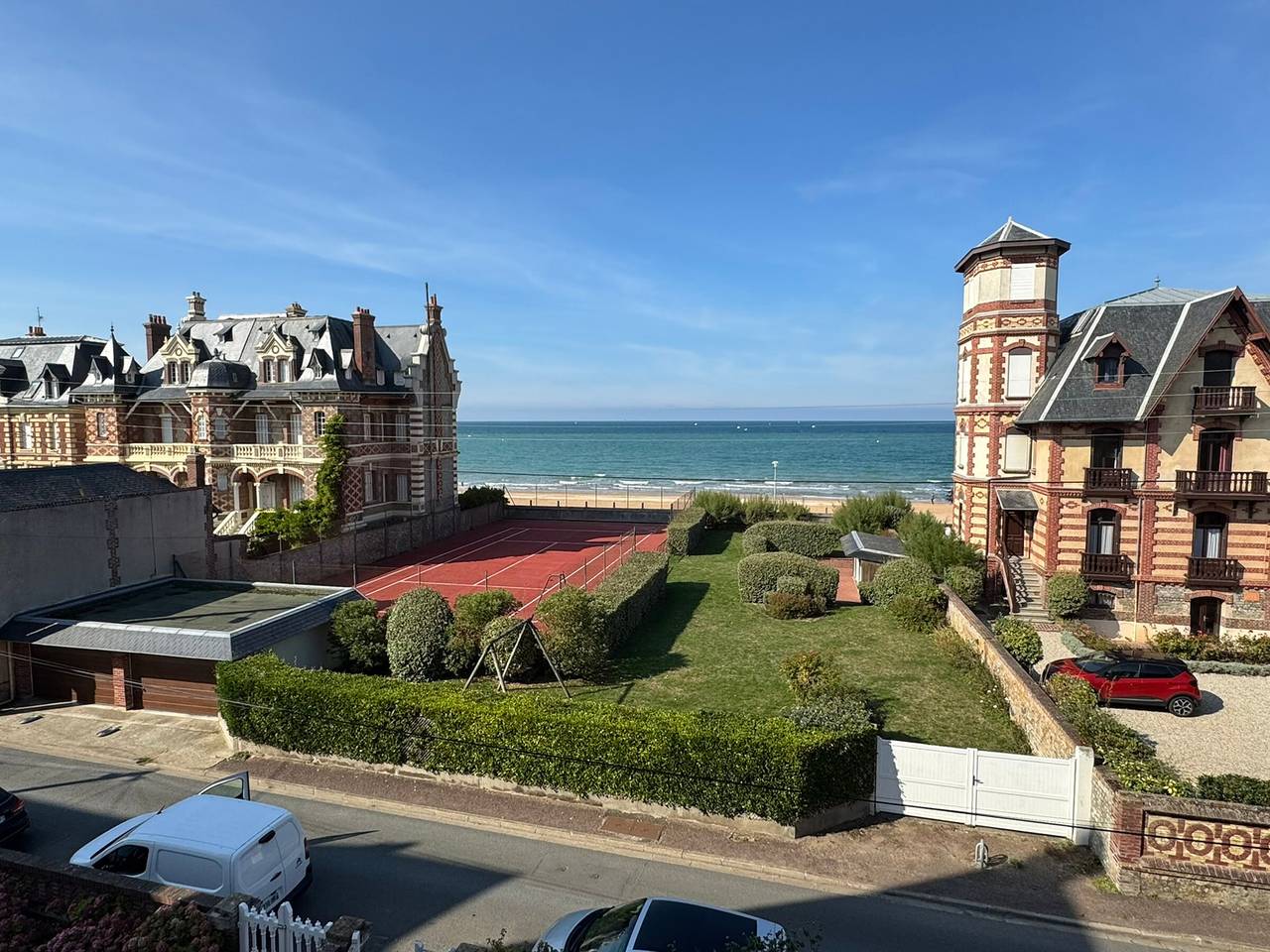 Entire apartment, 2-Bedroom Sea View Apartment in Houlgate in Saint-Sauveur-de-la-Mer, Lisieux region