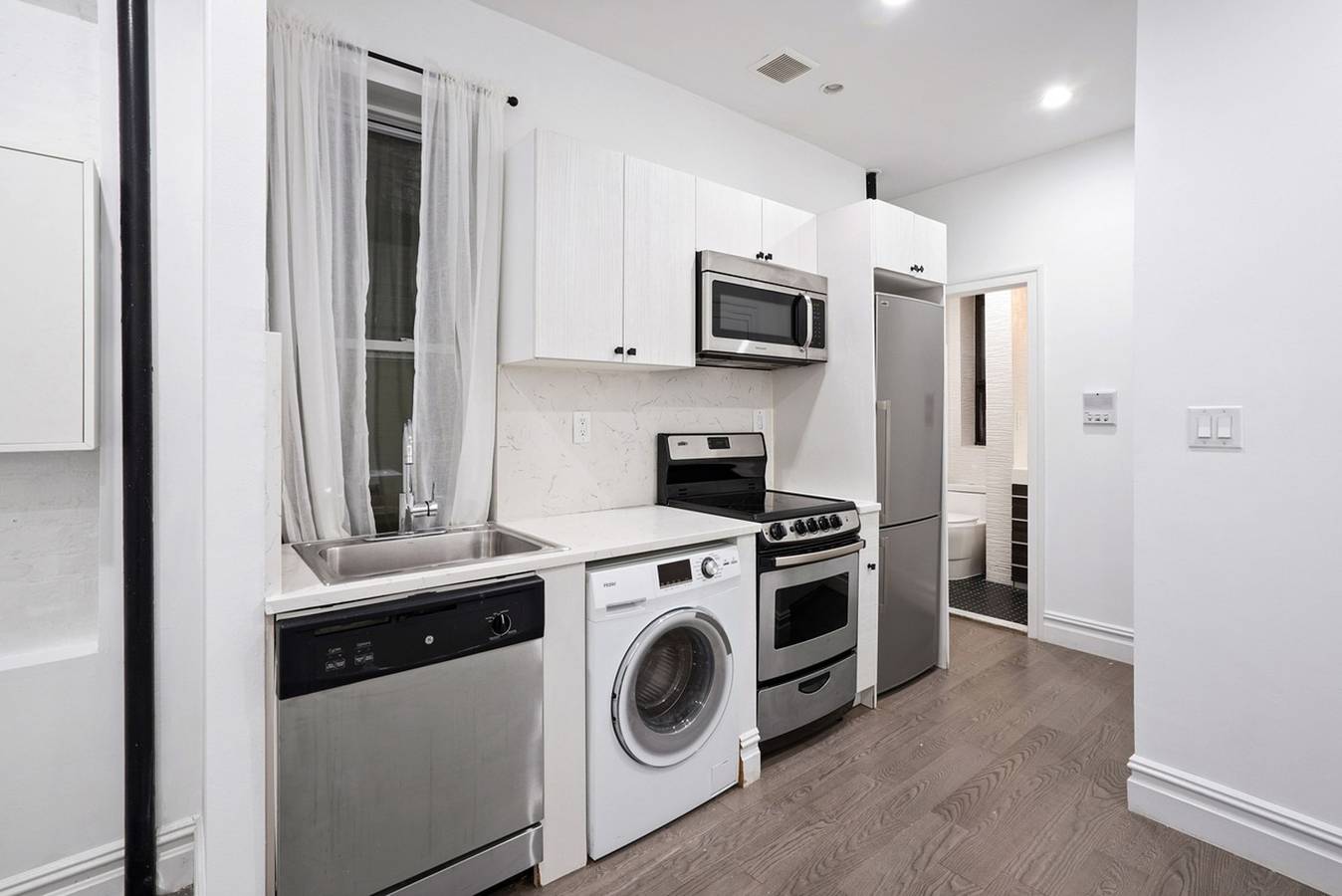 Entire apartment, Apartment #720: Columbus Circle in Manhattan, New York City
