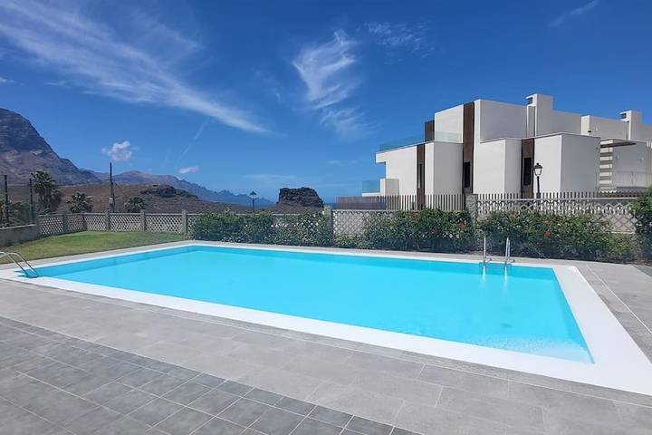 Apartamento de vacaciones para 3 personas, con jardín además de piscina y vistas - 1