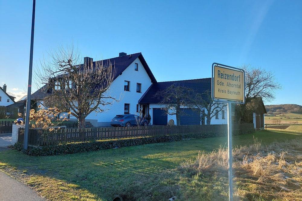 Ganze Wohnung, Ferienwohnung mit Balkon  95m², für 2-6 Personen  ​in der Fränkischen Schweiz in Ahorntal, Frankenalb