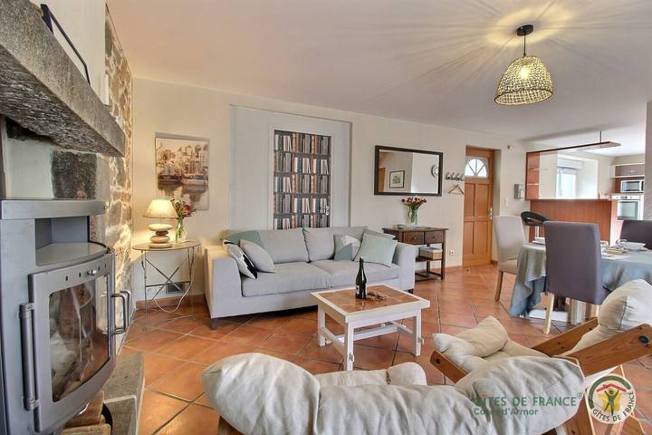 Gîte pour 4 personnes, avec Terrasse ainsi que Jardin et Vue à Plouaret