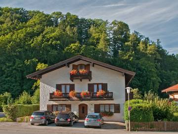 Ferienwohnung für 4 Personen, mit Seeblick und Garten sowie Ausblick und Balkon am Tegernsee