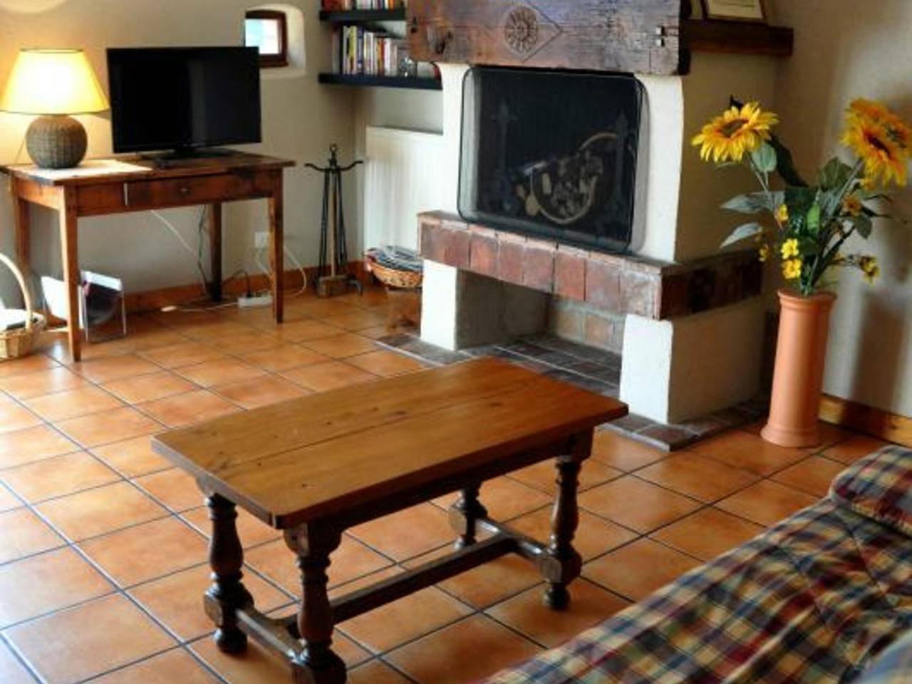 Gîte charmant avec cheminée et jardin clos près de Chazelles-sur-Lyon in Maringes, Montbrison