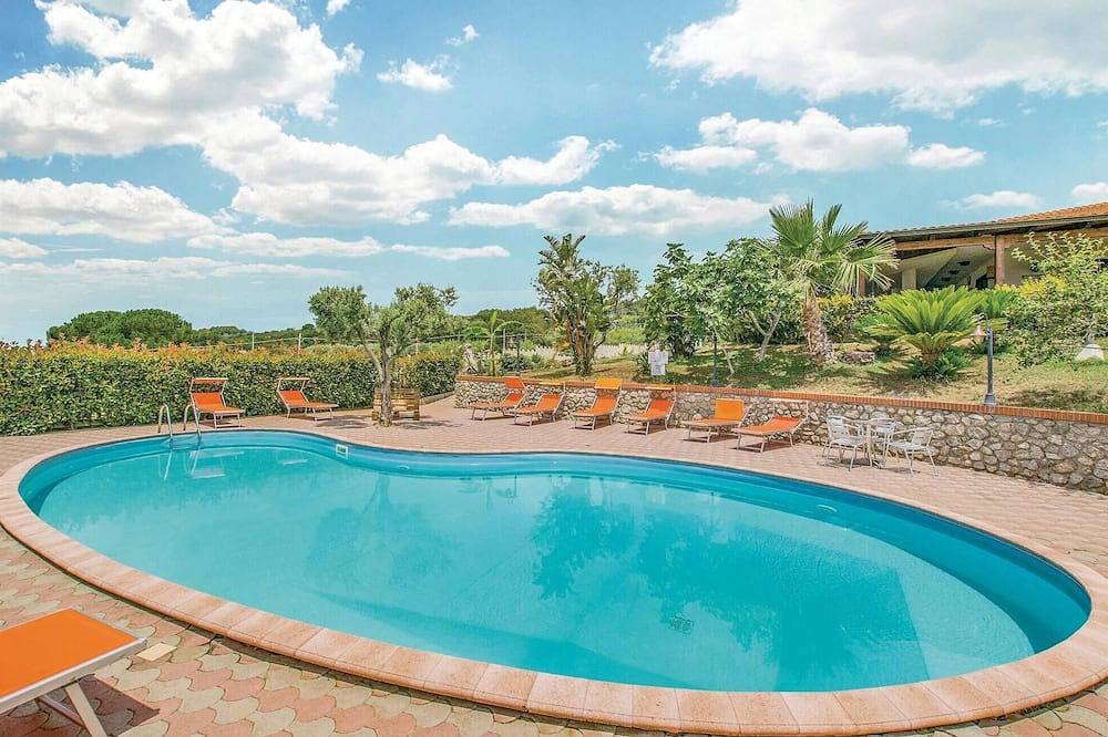 Appartement entier, Charmant appartement à Ricadi avec piscine extérieure in Santa Maria (Vibo Valentia), Ricadi (municipality)