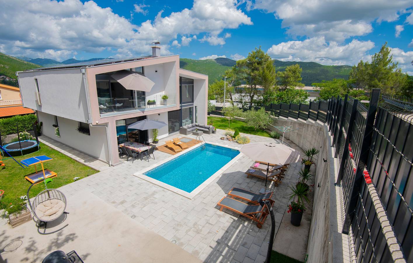 Charmante 220 m² große Ferienwohnung mit Pool, WLAN und Küche – 700 m vom Zentrum von Vrgorac entfernt in Vrgorac, Makarska Riviera