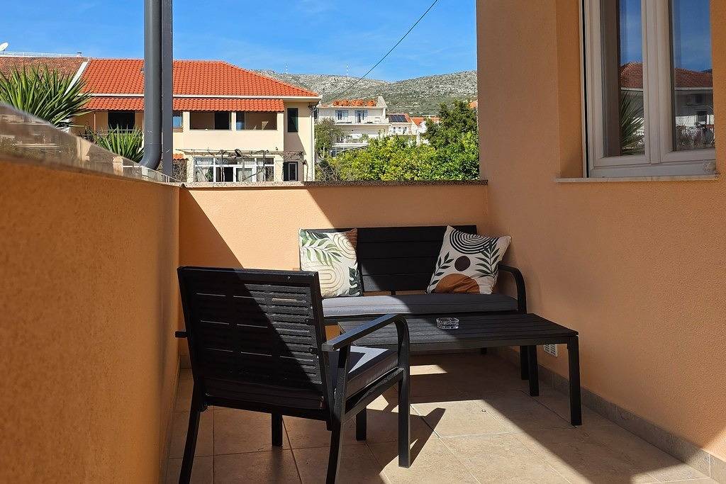 Ganze Wohnung, 1-Zimmer-Ferienwohnung mit Terrasse Trogir A-25305-b in Trogir, Split-Dalmatien