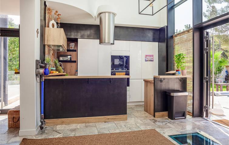Location de vacances pour 8 personnes, avec terrasse et piscine à Gémenos - 4