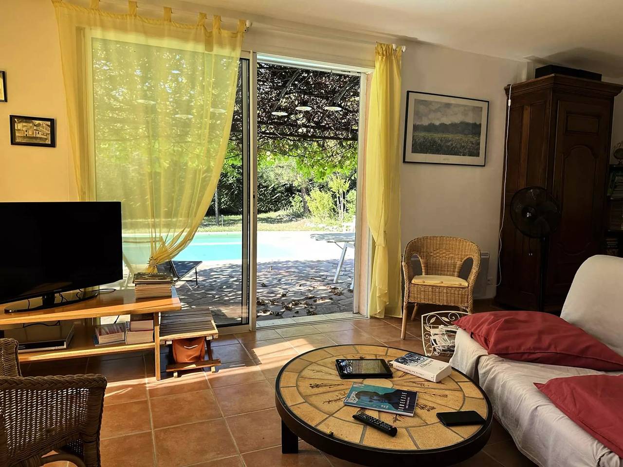 House 8 People in Lagorce, Ardèche