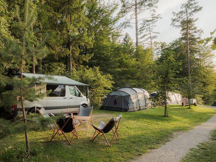 Forest Camping Mozirje - Unterkunft 3 personen - Glamping Hut Forest Bed in Untersteiermark