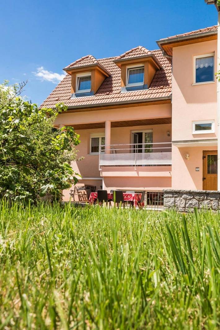 Appartement de vacances pour 4 personnes, avec jardin et vue