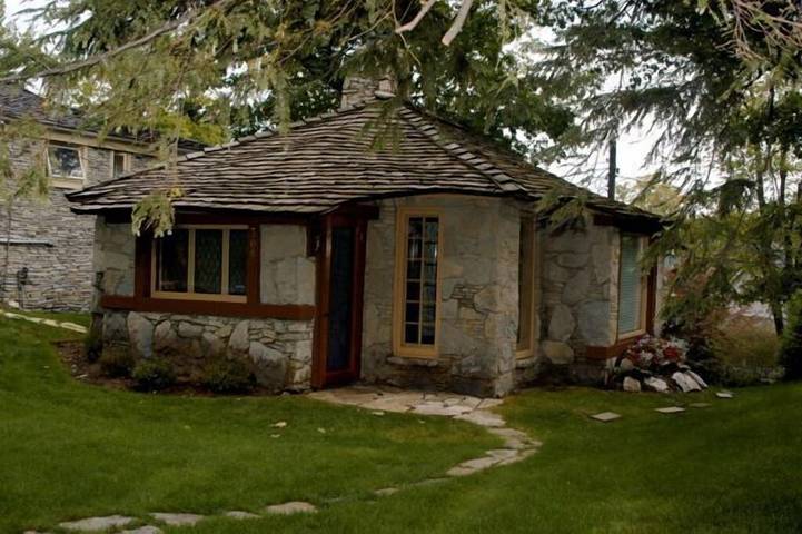 Vacation rental for 3 people, with yard in Charlevoix