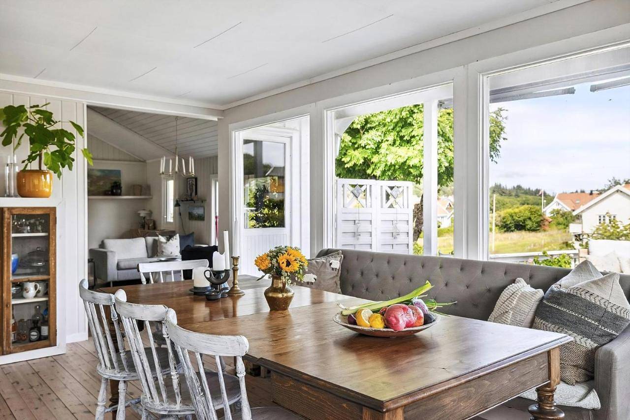 Family Cabin With A View in Skjernøya