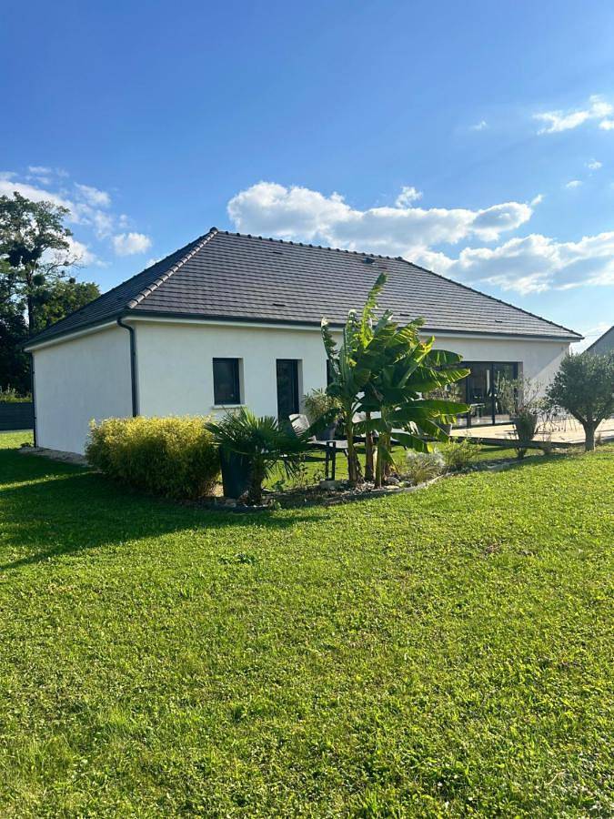 Gîte pour 4 personnes, avec terrasse dans Neuvy-Sautour