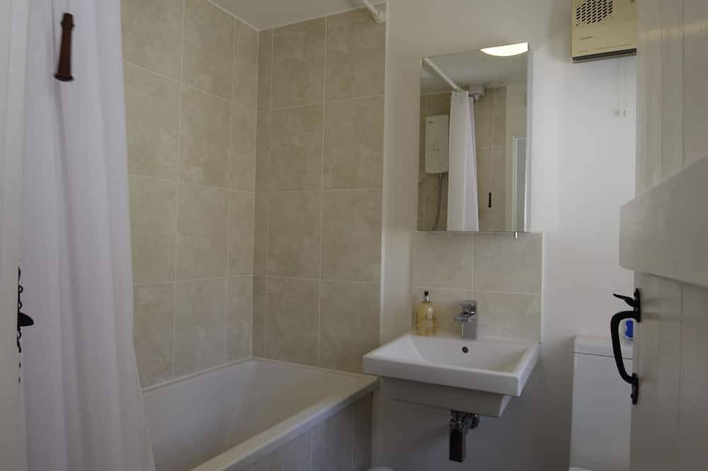 Character stone cottage walking distance from the World Heritage Jurassic Coast in Dorset