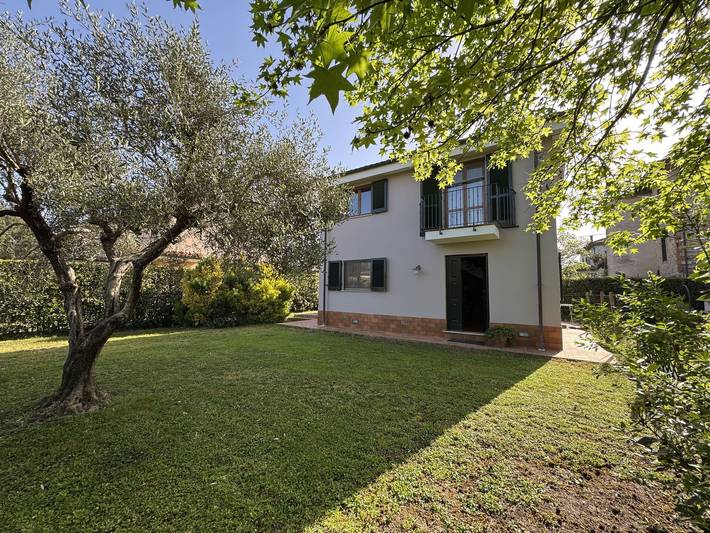 Agriturismo per 4 persone, con Balcone e Giardino a Pisa